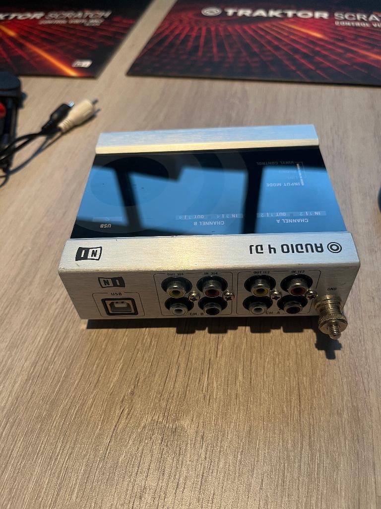 Traktor Scratch Duo 2 + Audio 6 COMPLETO - Audio/Video In vendita a Torino