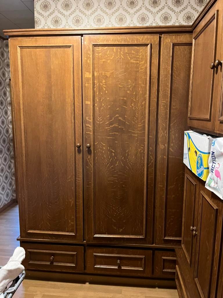 Oude kleerkast, Enlèvement, Comme neuf