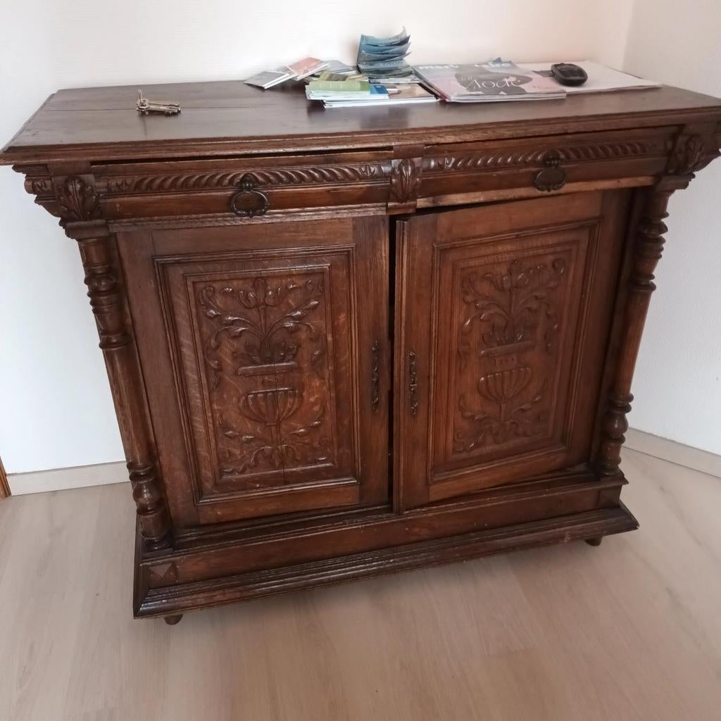 Meuble buffet en bois robuste avec étagères. GRATUIT, Enlèvement