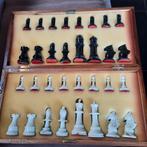 Schaakbord met schaakstukken . Koning is 9 cm , pion 4,5 cm, Verzamelen, Vingerhoedjes, Ophalen of Verzenden