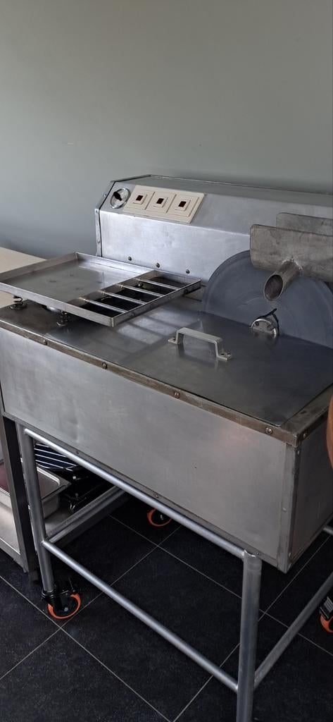 Chocolade machine, Hobby en Vrije tijd, Taarten en Cupcakes maken, Ophalen