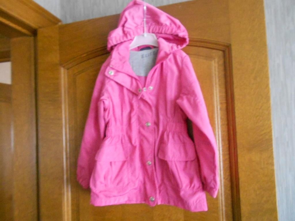 veste fine/imperméable mt 110 avec capuche, Enlèvement ou Envoi, Utilisé, Fille, Manteau