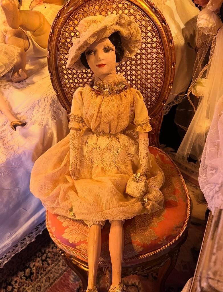 Antieke mooie dol volledig perfect in orde, Verzamelen, Ophalen of Verzenden, Kleertjes