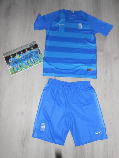 Gesigneerd tenue van het Griekse Nationale Elftal - maat 152, Kinderen en Baby's, Kinderkleding | Maat 152, Nieuw, Jongen, Sport- of Zwemkleding