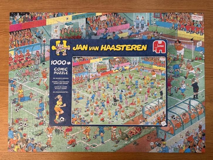 Jan van Haasteren - 1000 stuks - WK Vrouwenvoetbal, Hobby en Vrije tijd, Denksport en Puzzels, Zo goed als nieuw, Legpuzzel, 500 t/m 1500 stukjes
