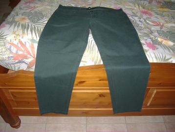 Casual broek beschikbaar voor biedingen