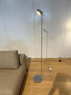 Occhio Sento E LED Vloerlamp – NP: €1.851 / Zilver, Huis en Inrichting, Ophalen of Verzenden, Zo goed als nieuw, Metaal, 150 tot 200 cm