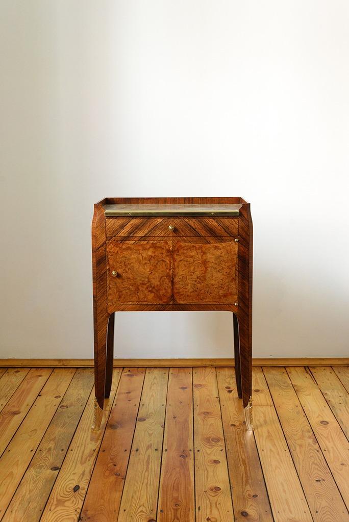 Nachtkastje in Louis XV-stijl, hout en Afzelia vergrootglas, Huis en Inrichting, Slaapkamer | Nachtkastjes, Zo goed als nieuw