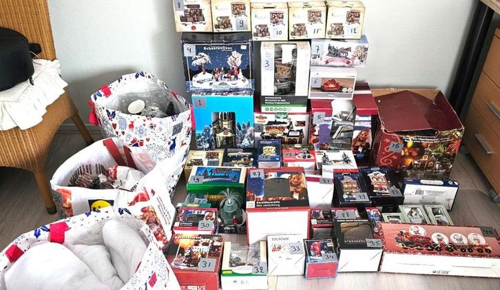 Compleet Kerstdorp met accessoires (advertentie 1 van 2), Diversen, Kerst, Zo goed als nieuw, Ophalen