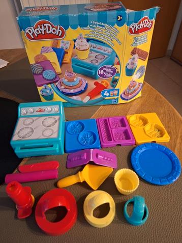 Play Doh taart en koekjesbakkerij. beschikbaar voor biedingen