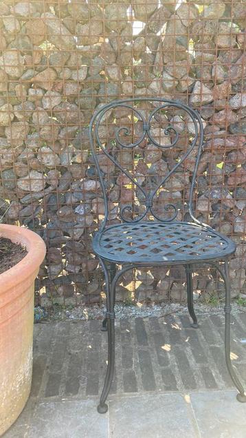 Smeedijzer tuinstoel  beschikbaar voor biedingen