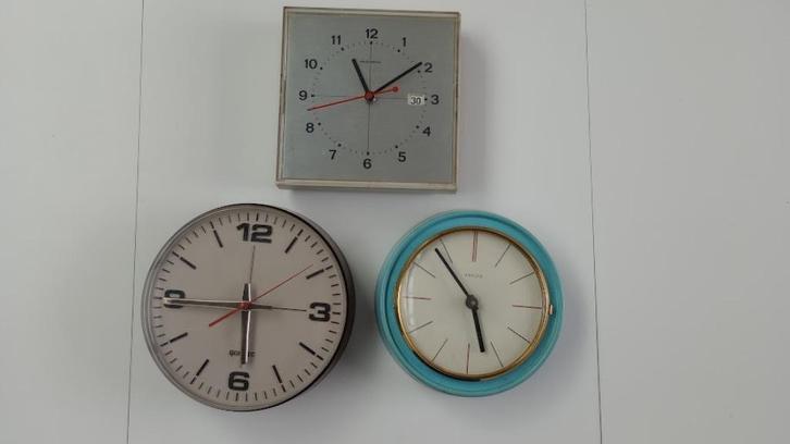 5 vintage klokken : o.a. Adelco , Remington , Junghans, Huis en Inrichting, Woonaccessoires | Klokken, Gebruikt, Wandklok, Ophalen of Verzenden