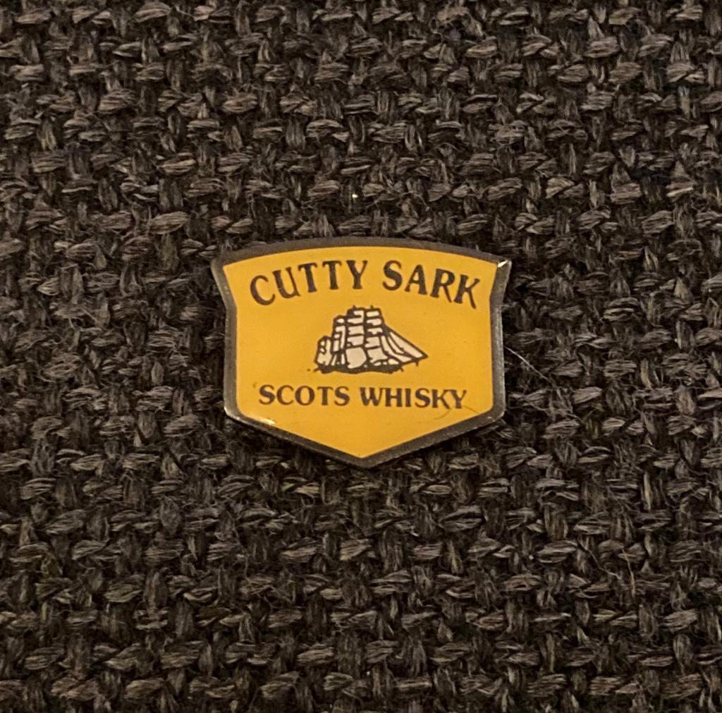 PIN - CUTTY SARK - WHISKY, Collections, Envoi, Utilisé, Marque, Insigne ou Pin's