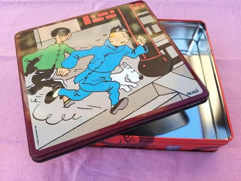 Tintin Tchang Snowy Lotus blauw rood draak lotus metalen doo, Verzamelen, Blikken, Gebruikt, Koek(jes), Ophalen of Verzenden