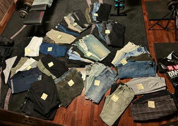 Set van 80 broeken XS/S Zara, Levis, Hugo Boss, Celio enz beschikbaar voor biedingen