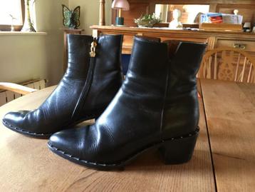 Bottines Auguste en cuir noires taille 38, Enlèvement ou Envoi, Auguste, Comme neuf, Boots et Botinnes