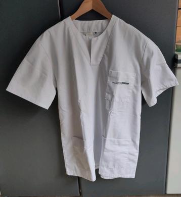 Uniform verpleging/ verzorging, bovenstukken en broeken beschikbaar voor biedingen