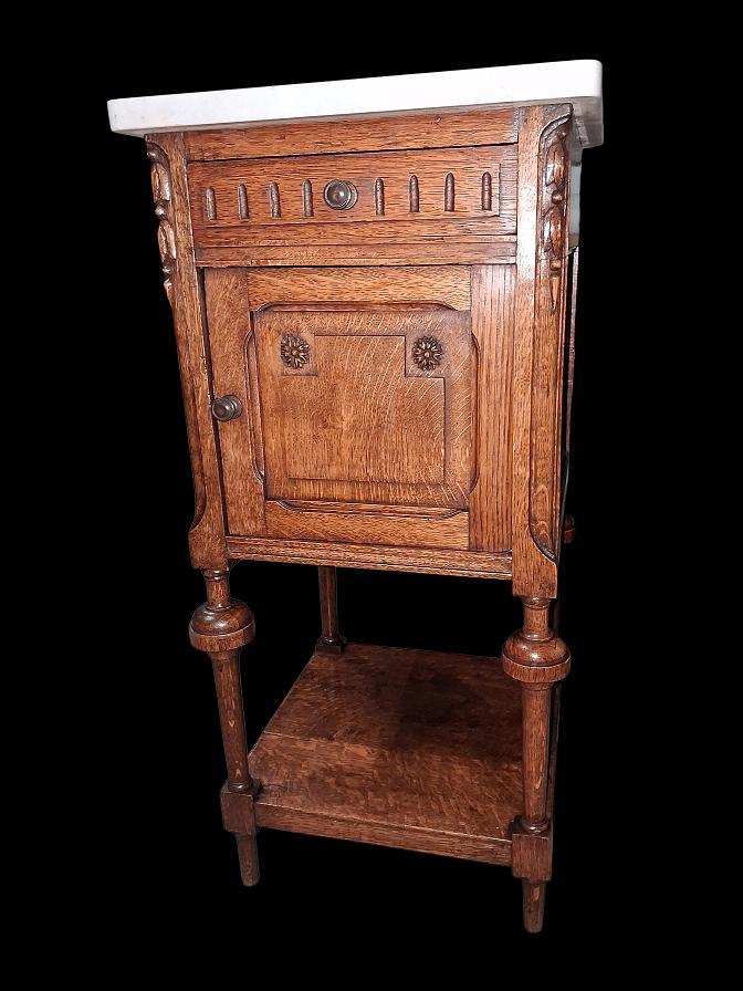 Henry II eiken nachtkastje, Antiek en Kunst, Antiek | Woonaccessoires, Ophalen