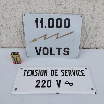 2 GEËMAILLEERDE PLATEN 11000 VOLTS TENSION DE SERVICE 220 V  beschikbaar voor biedingen