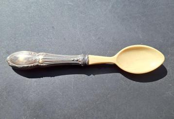 Cuillère à bouillie beschikbaar voor biedingen