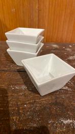 4 kleine porseleinen schaaltjes, Enlèvement ou Envoi, Comme neuf