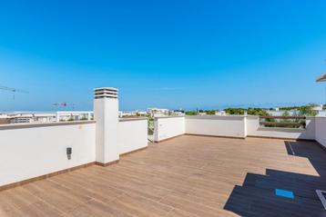 Allerlaatste bovenwoning bij de zoutmeren in Torrevieja. beschikbaar voor biedingen
