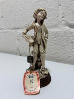 Capodimonte stijl porseleinen beeld – jongen, Enlèvement ou Envoi, Comme neuf