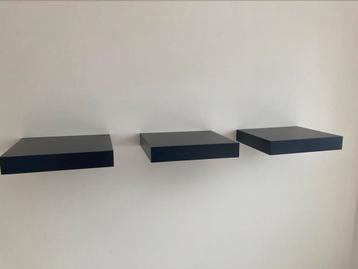 3 wandplanken van de ikea; Lack 30x26cm beschikbaar voor biedingen