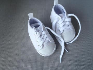 canvas babyschoentjes 3-6 maanden beschikbaar voor biedingen