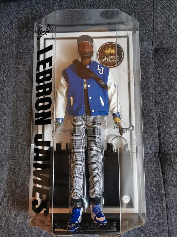 HRM33 - Lebron James Barbie signature, Verzamelen, Poppen, Zo goed als nieuw, Pop, Ophalen of Verzenden