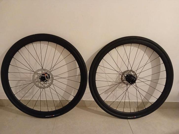 Devox wielset + Bontrager R2-banden, Fietsen en Brommers, Fietsonderdelen, Zo goed als nieuw, Racefiets, Wiel, Ophalen