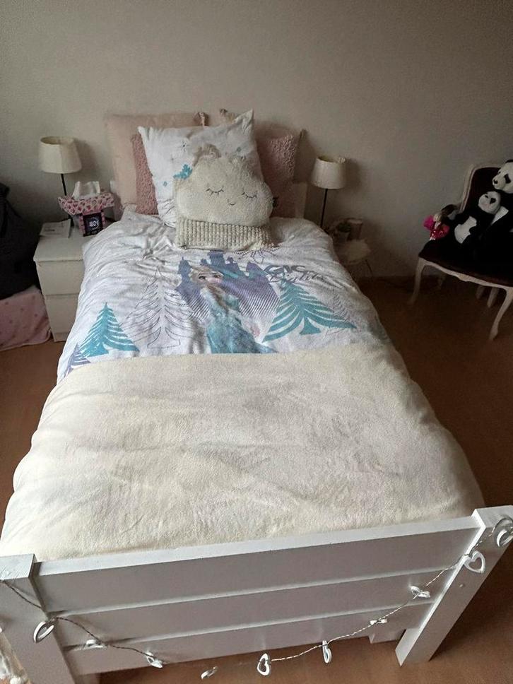 Bed met uitschuifbaar logeerbed, Huis en Inrichting, Slaapkamer | Complete slaapkamers, Gebruikt, Eenpersoons, Ophalen