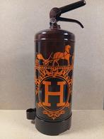 Hermes brandblusser by Brother X, Ophalen