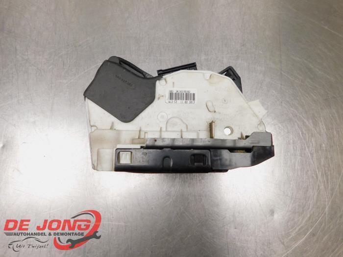 Deurslot Mechaniek 4Deurs rechts-voor van een Volkswagen Pol, Auto-onderdelen, Carrosserie, Volkswagen, Gebruikt, 3 maanden garantie