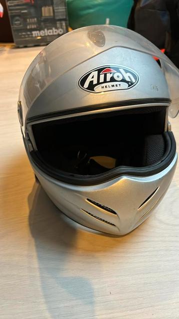 Motorhelm Airoh maat L beschikbaar voor biedingen