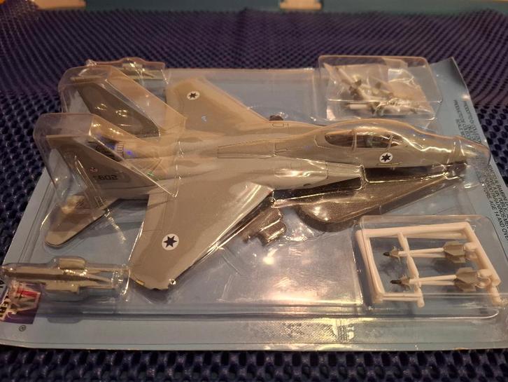 ITALERI Avions Hélicoptères Militaires FABBRI 2001 f15 EAGLE, Hobby & Loisirs créatifs, Modélisme | Voitures & Véhicules, Comme neuf