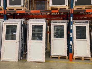 Magazijnverkoop, 10.000 stuks, pvc ramen, pvc deuren, kozijn beschikbaar voor biedingen