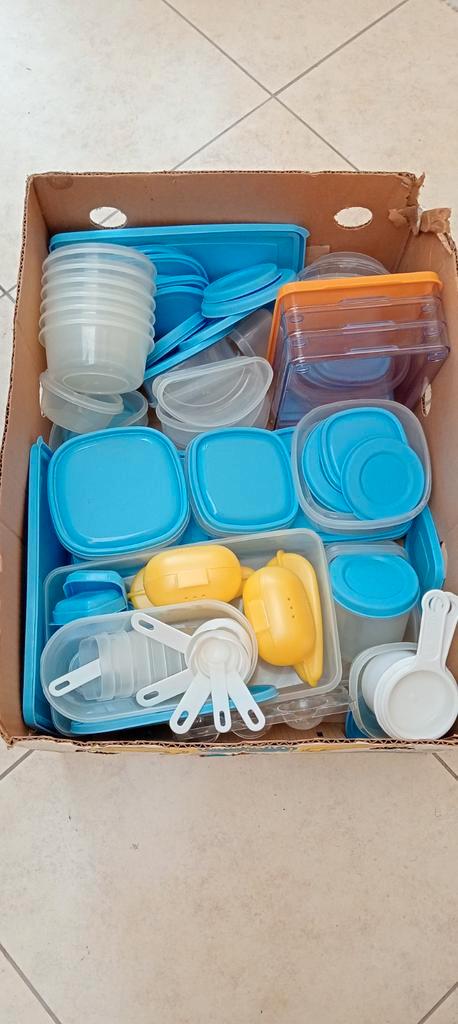 Boîtes de rangement et ustensiles cuisine boîte à kiwi etc, Huis en Inrichting, Keuken | Tupperware, Zo goed als nieuw, Bus of Trommel