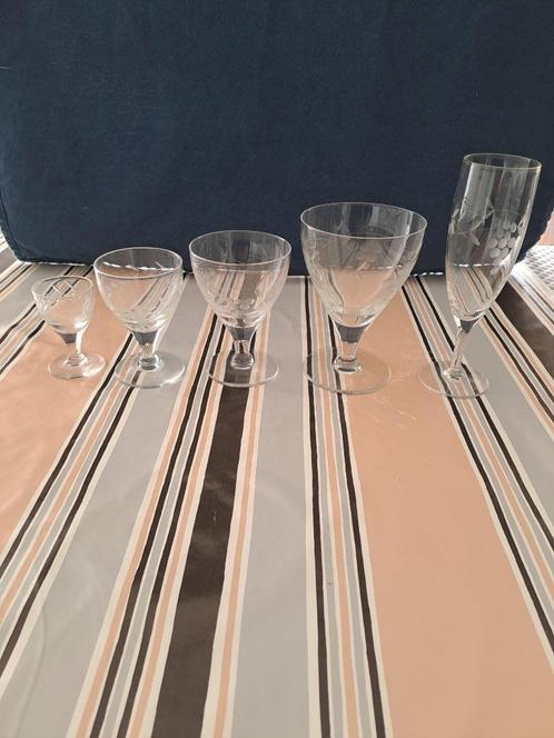 Oude glazen (reeks)  90 jaar oud, Antiek en Kunst, Antiek | Glaswerk en Kristal, Ophalen