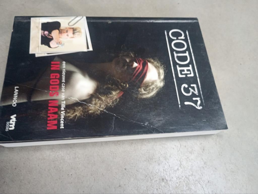 Tille Vincent - In gods naam, Boeken, Thrillers, Ophalen of Verzenden