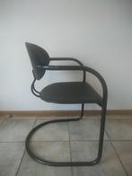 Chaise en métal noir avec cuir dur, Noir, Enlèvement, Utilisé, Une