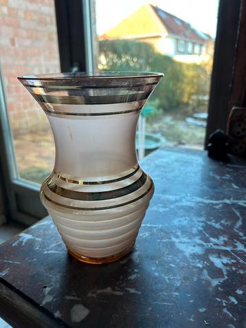 Kleine vintage vaas uit de jaren 50 beschikbaar voor biedingen