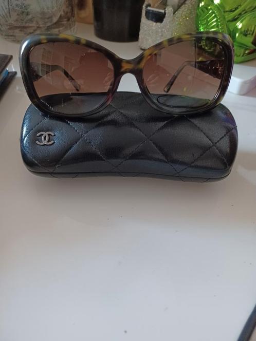 CHANEL Brillen met etui met logo, Handtassen en Accessoires, Tassen | Damestassen, Verzenden
