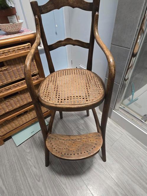 hoge thonet stijl kinderstoel, Antiek en Kunst, Antiek | Meubels | Stoelen en Sofa's, Ophalen