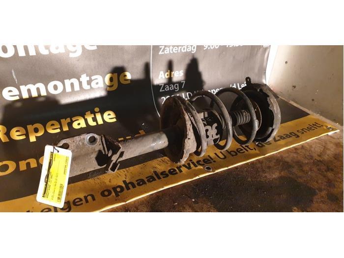 Schokdemperpoot rechts-voor van een Renault Megane, Auto-onderdelen, Ophanging en Onderstel, Renault, Gebruikt, 3 maanden garantie