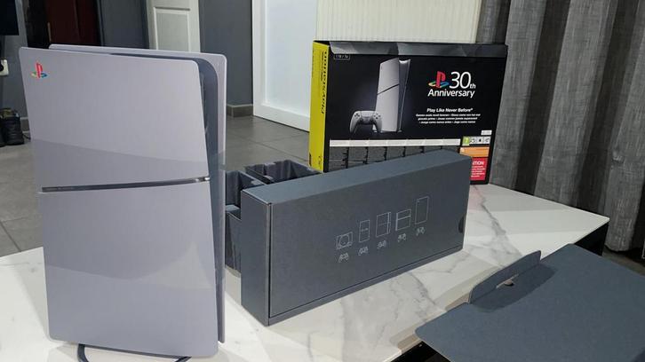 PlayStation 5 30th Anniversary Limited edition, Games en Spelcomputers, Spelcomputers | Sony PlayStation 5, Zo goed als nieuw