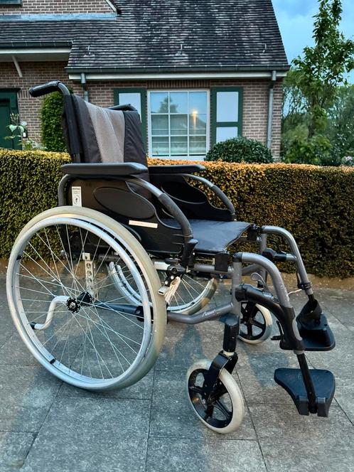Invacare action 3 rolstoel lichtgewicht invalide rolwagen, Diversen, Rolstoelen, Zo goed als nieuw, Handbewogen rolstoel, Inklapbaar