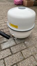 Expansievat zonneboiler, Doe-het-zelf en Bouw, Chauffageketels en Boilers, Ophalen, Zo goed als nieuw