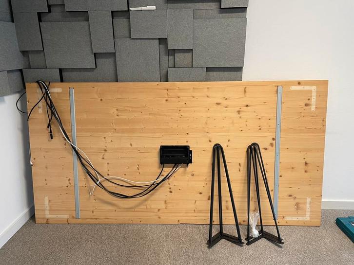 Grote bureautafel professioneel met aansluitingspoorten, Huis en Inrichting, Bureaus, Zo goed als nieuw, Ophalen