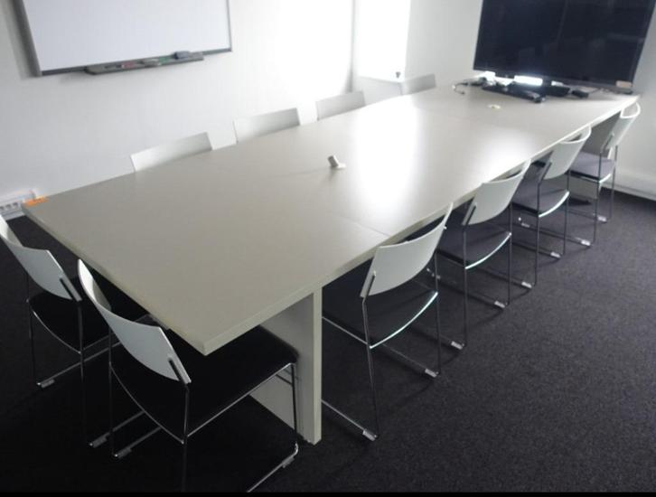 WIESNER HAGER OUTLINE 10 WITTE ZWARTE DESIGNSTOELEN, Huis en Inrichting, Stoelen, Gebruikt, Vijf, Zes of meer stoelen, Kunststof